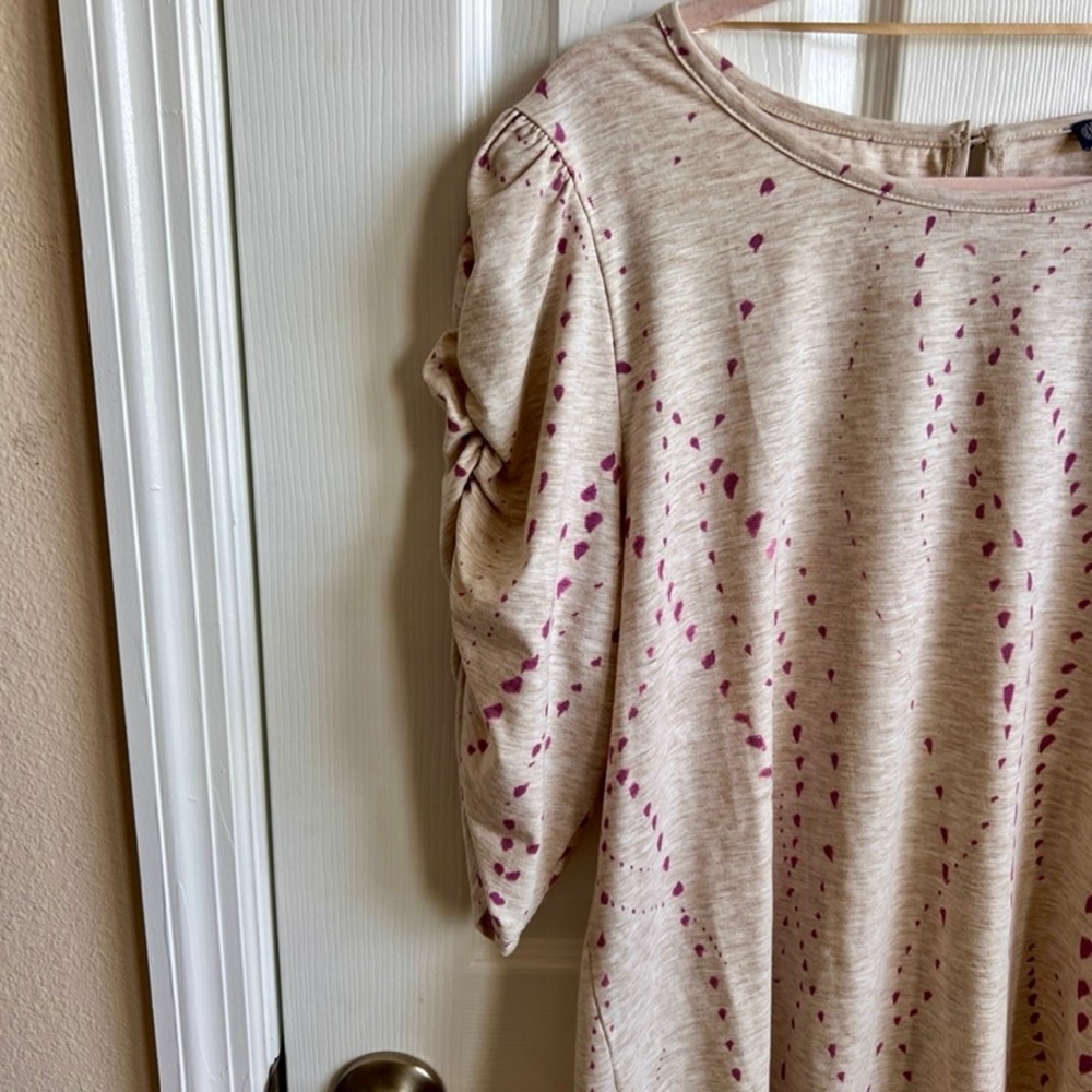 Democracy Womens Top XL Beige Purple Abstract Print Ruched Sleeve Blouse - Picture 2 of 11